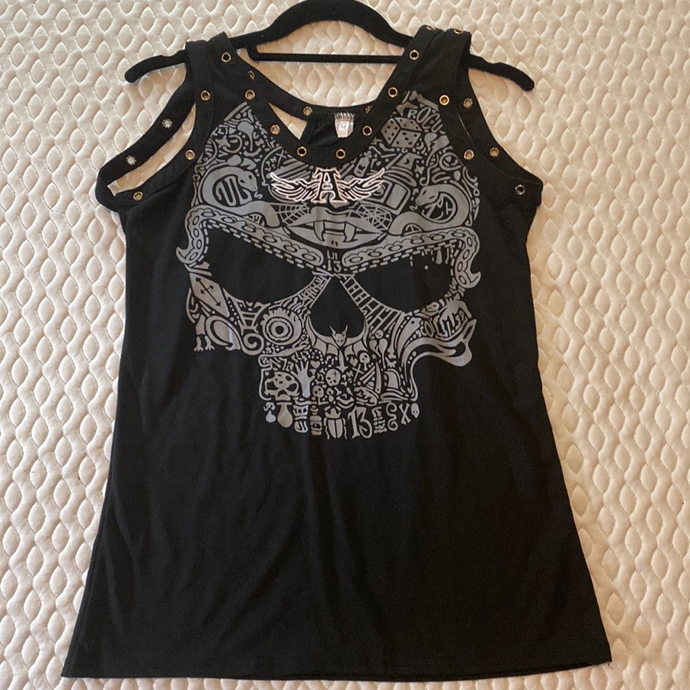 Apothic XYSCM Tank with grommets.